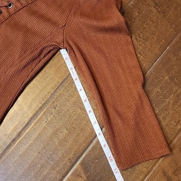 Buckle Gimmicks Womens Rust Ribbed knit Lace-Up Quarter Length Sleeve Top - Picture 9 of 11